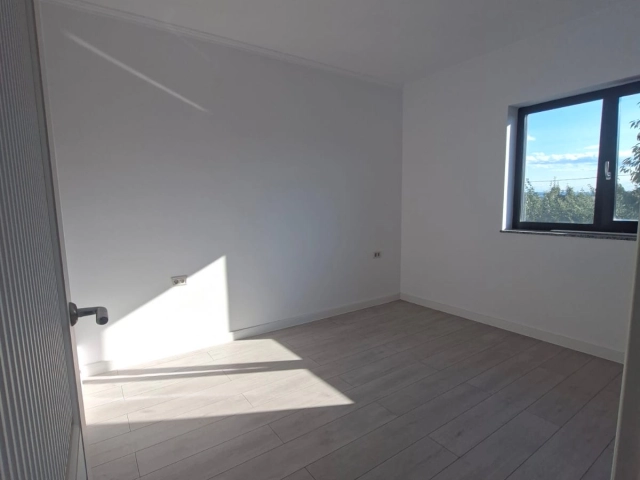 Apartament 4 camere - Miroslava