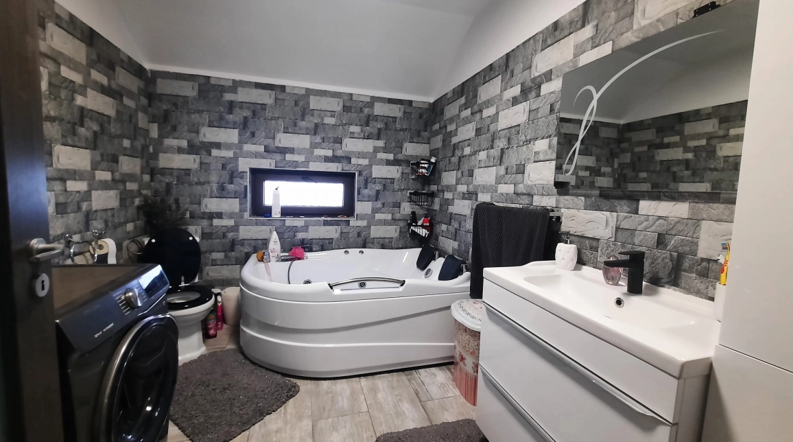 Oferta Miroslava casa 180 mp, 5 camere, de vanzare,  Centru imagine 3