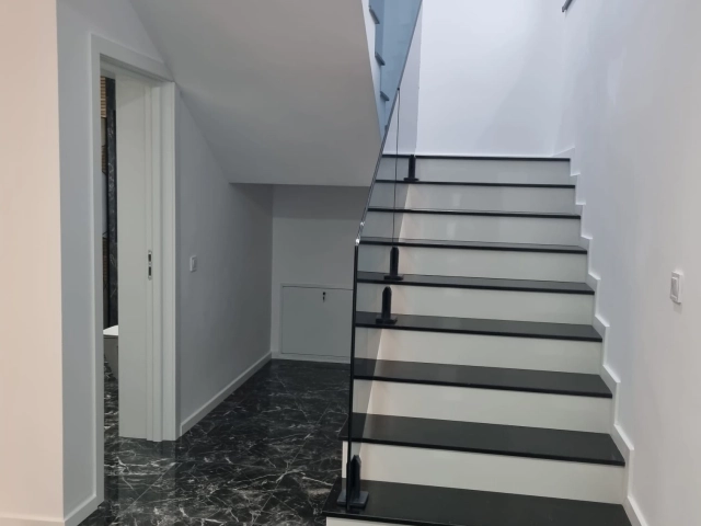 Apartament 4 camere - Miroslava