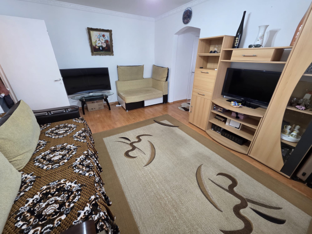De vanzare apartament, 2 camere,  semidecomandat,  50 mp, Podu Ros,  (Sens Giratoriu) 163367