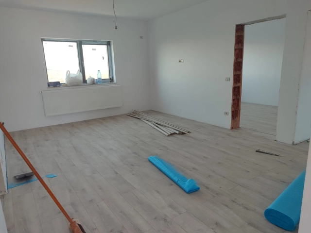 Apartament 4 camere - Miroslava