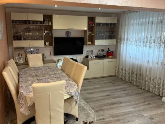 Apartament, 4 camere  decomandat,  100 mp, Savinesti, de vanzare,   162346
