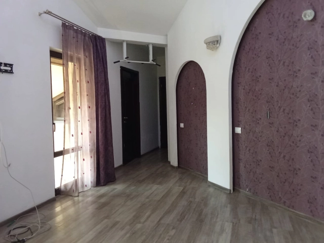 Apartament 8 camere - Bucium