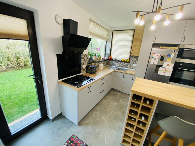 De vanzare vila, 4 camere,  126mp, Breazu,  (Padurea Marzesti) 161692