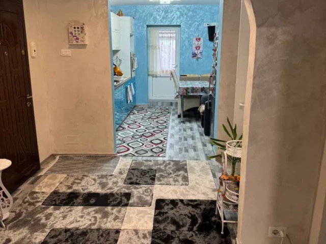Apartament, 4 camere  decomandat,  100 mp, Savinesti, de vanzare,   162346