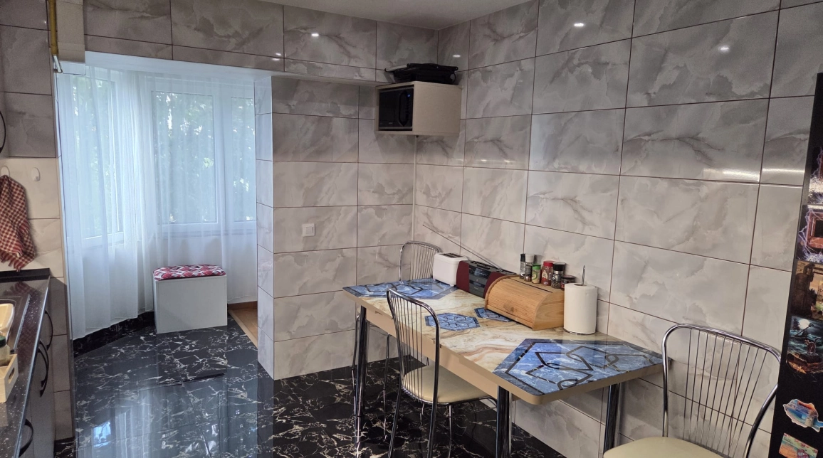 Oferta De vanzare apartament, 3 camere, decomandat, 82 mp, Nicolina,  Prima Statie-Panasonic imagine 2