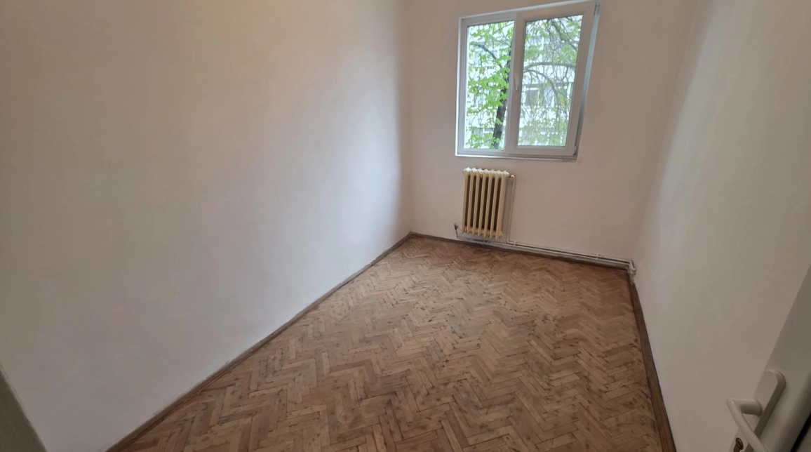 Oferta Apartament, 3 camere nedecomandat, 50 mp, Alexandru cel Bun, de vanzare,  Piata Voievozilor imagine 2