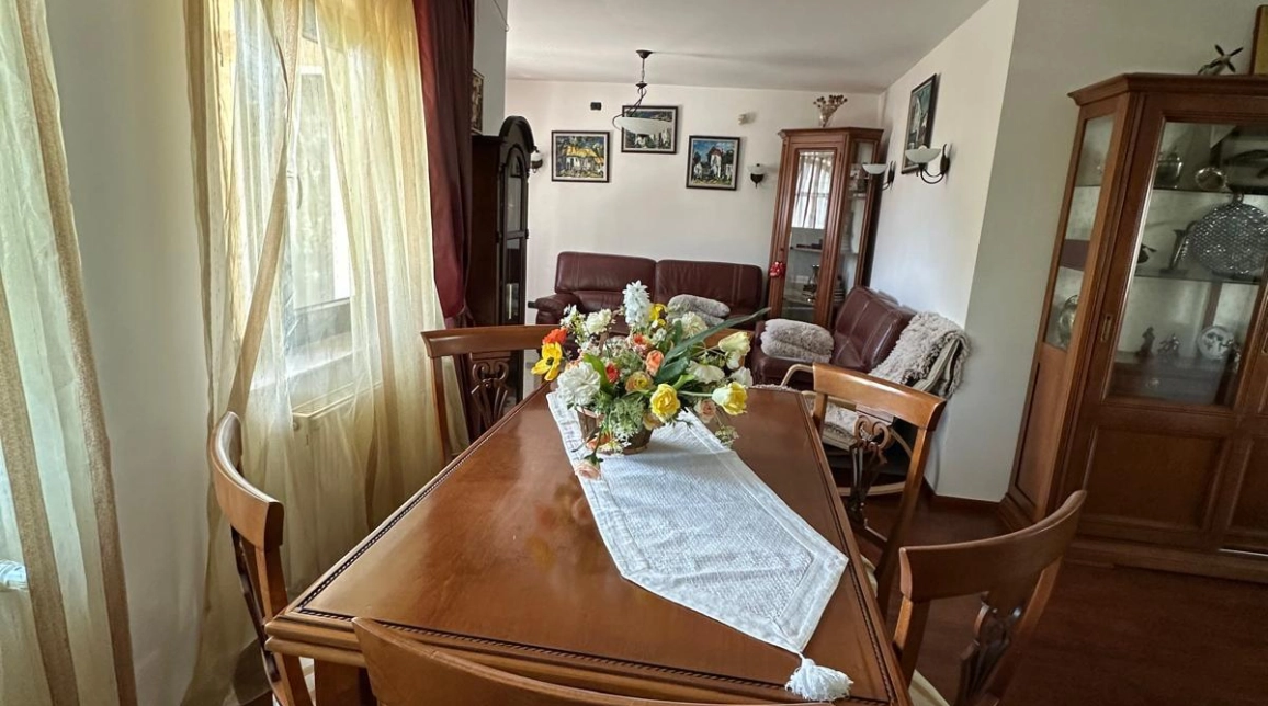 Oferta Bucium casa 280 mp, 5 camere, de vanzare,  in statia de autobuz 30 imagine 18