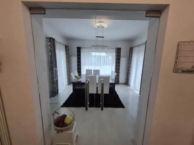 Apartament 5 camere - Bucium