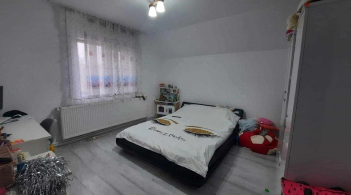 Oferta Casa de vanzare, 4 camere, 200 mp, Miroslava,  in spate la la Family Market imagine 2