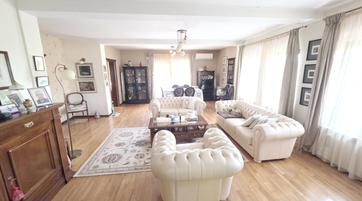 Oferta Casa de vanzare, 4 camere, 214 mp, Bucium,  la soseaua principala, Spital Clunet imagine 1