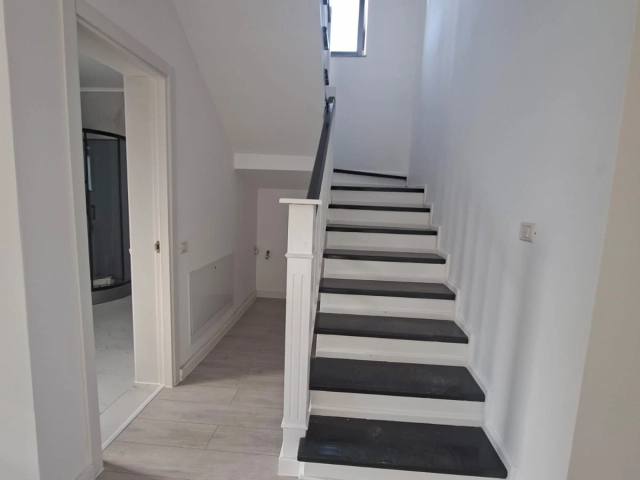 Apartament 4 camere - Miroslava