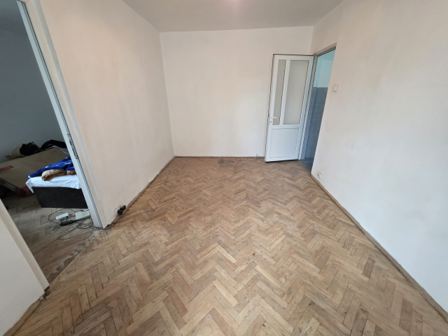 Alexandru cel Bun apartament  50 mp, 3 camere,  nedecomandat, de vanzare,  (Minerva) 162174