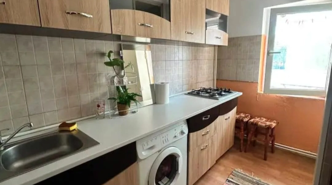 Oferta Apartament, 1 camera decomandat, 35 mp, Nicolina, de vanzare,  Prima statie imagine 1
