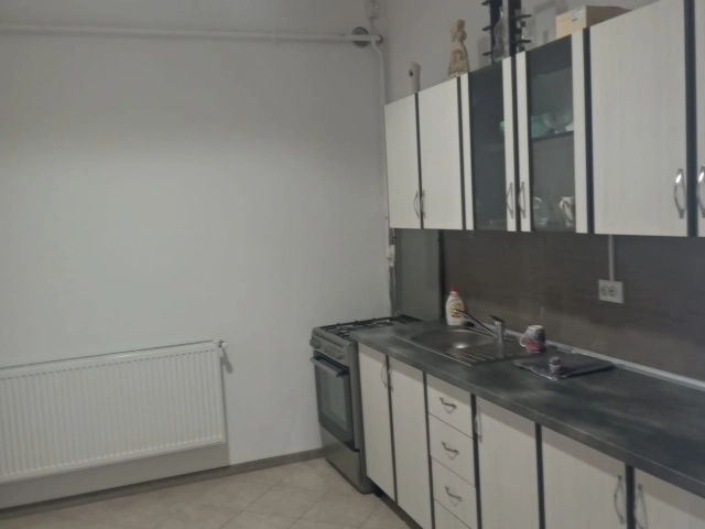 Apartament 5 camere - Ciurbesti