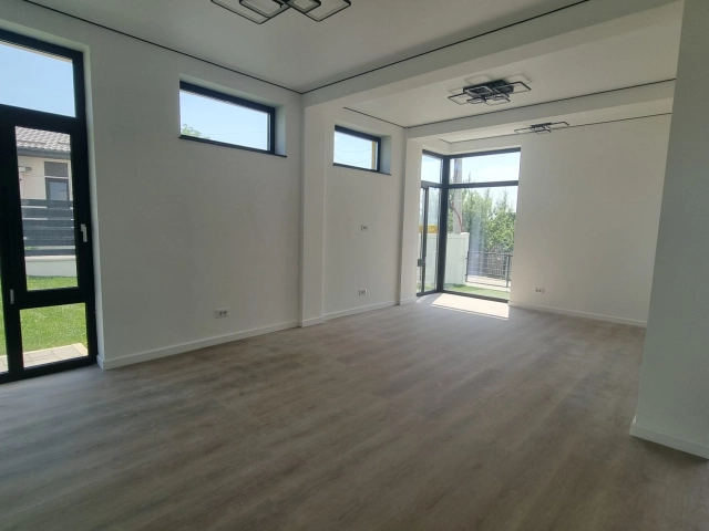 Apartament 4 camere - Bucium