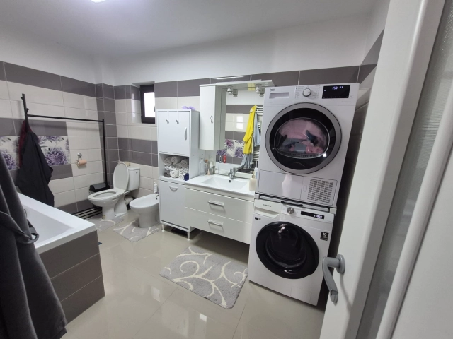 Apartament 4 camere - Miroslava
