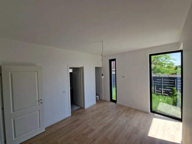 Apartament 4 camere - Miroslava