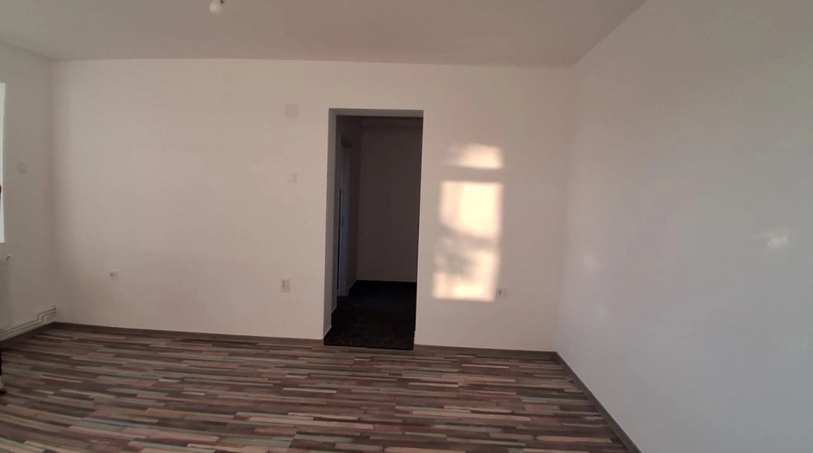 Oferta Apartament, 2 camere semidecomandat, 52 mp, Podul de Piatra, de vanzare,  Salubris imagine 5