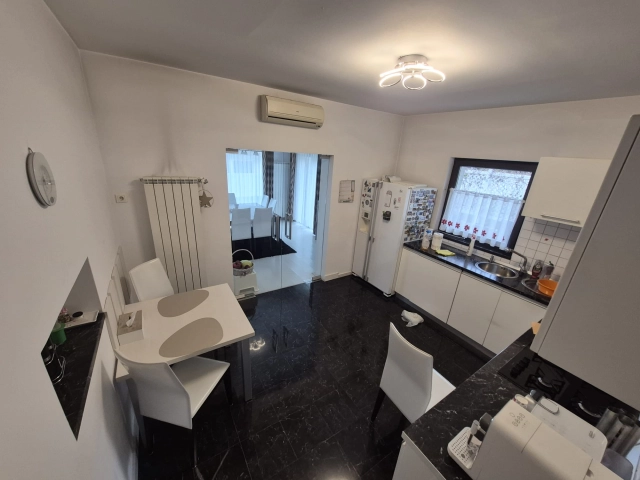 Apartament 5 camere - Bucium