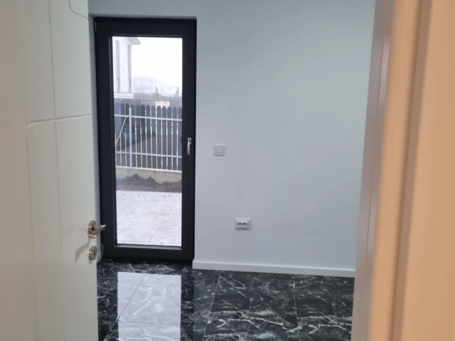 Apartament 4 camere - Miroslava