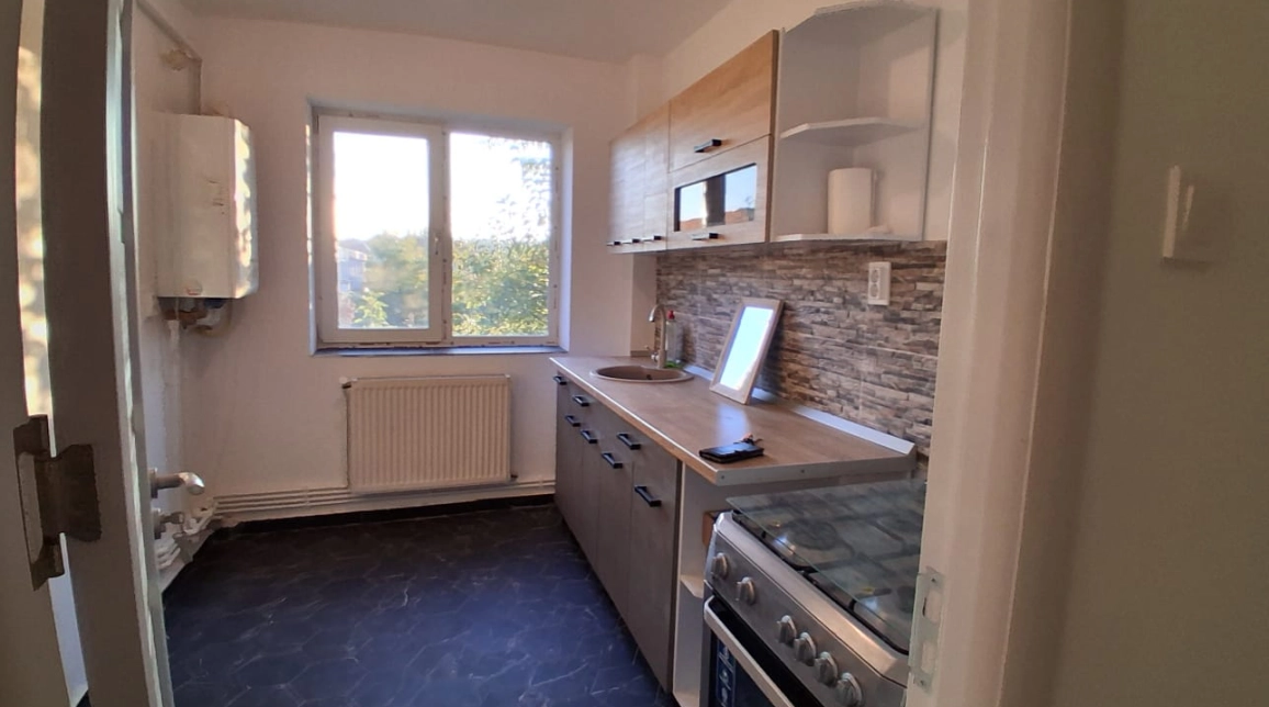 Oferta Apartament, 2 camere semidecomandat, 52 mp, Podul de Piatra, de vanzare,  Salubris imagine 1