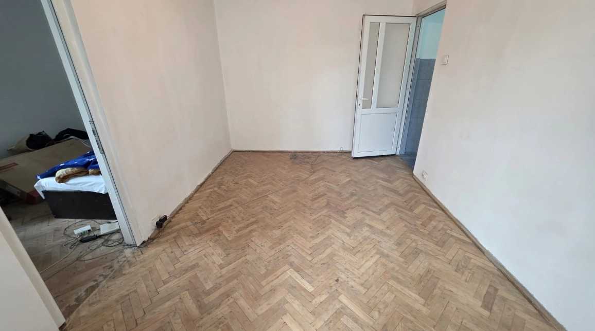 Oferta Apartament, 3 camere nedecomandat, 50 mp, Alexandru cel Bun, de vanzare,  Piata Voievozilor imagine 3