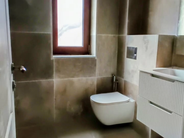 Apartament 5 camere - Tomesti