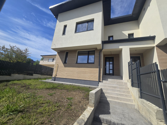 Casa de vanzare, 4 camere,  100mp, Popas Pacurari,  (Strada Soarelui -acces asfaltat) 161300