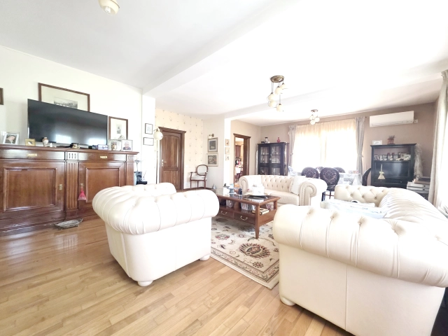 Apartament 4 camere - Bucium