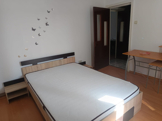 Apartament de inchiriat, 2 camere,  semidecomandat,  50 mp, Podu Ros,  (Scoala Gimnaziala Titu Maiorescu ) 161820