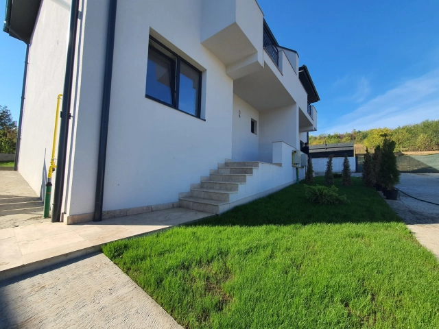 Apartament 4 camere - Visani