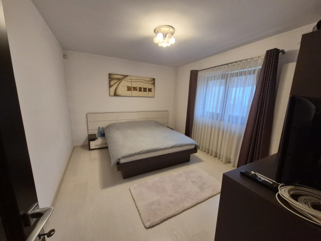 Apartament 5 camere - Bucium
