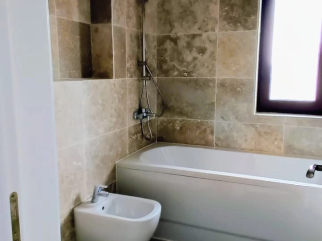 Apartament 5 camere - Tomesti