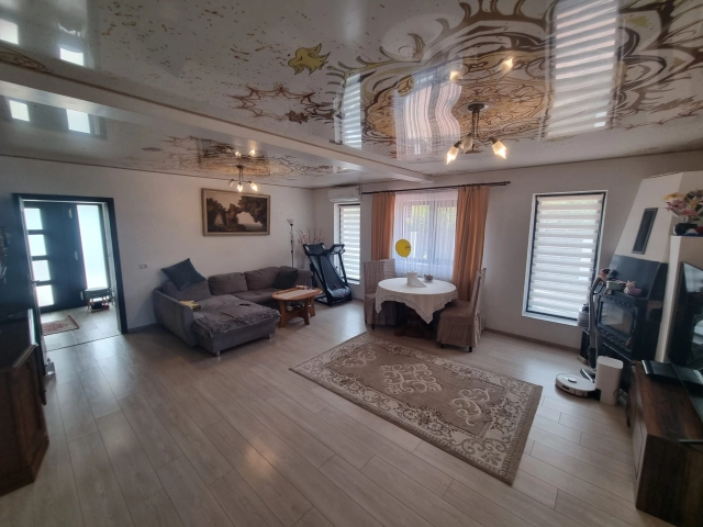 Apartament 4 camere - Aroneanu