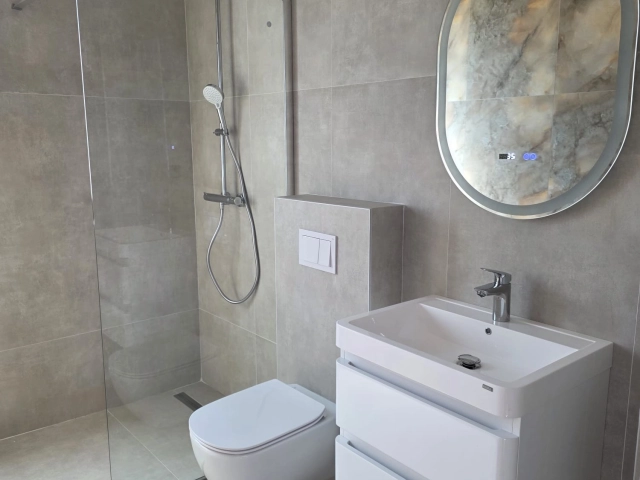 Apartament 4 camere - Miroslava