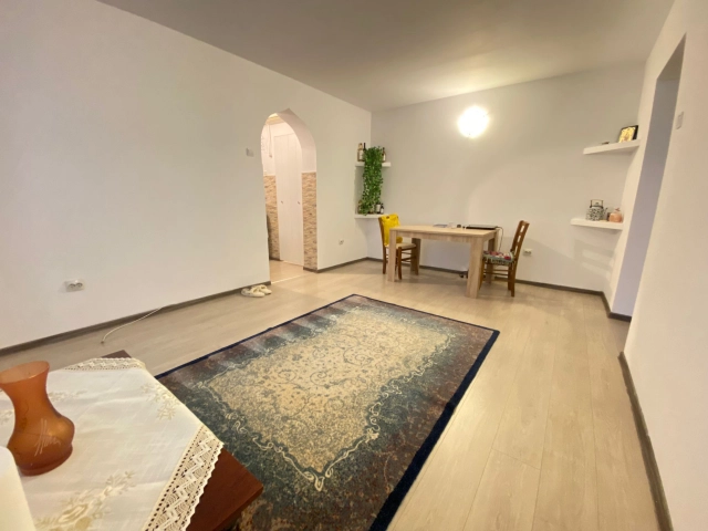 Apartament 3 camere - Podu Ros