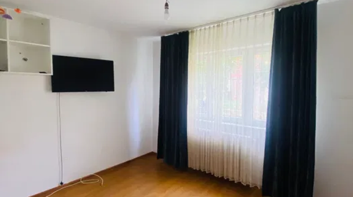 Oferta 2 camere, semidecomandat, 44 mp, de vanzare apartament in zona Precista,  Laguna imagine 1