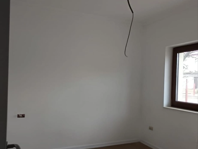 Apartament 5 camere - Tomesti