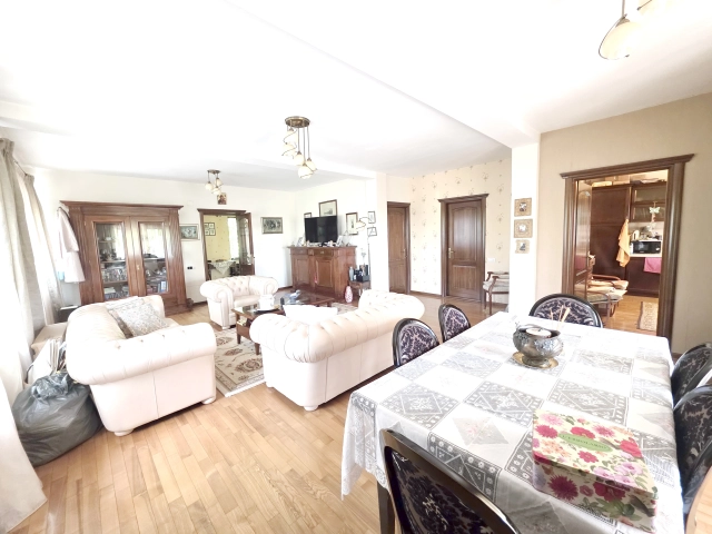 Apartament 4 camere - Bucium