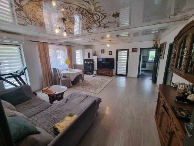4 camere,  179mp, de vanzare casa in zona Aroneanu,  (Strada Principala) 162673