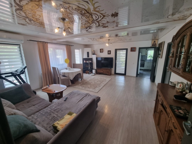 Apartament 4 camere - Aroneanu