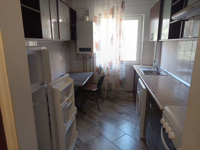 Apartament de inchiriat, 2 camere,  semidecomandat,  50 mp, Podu Ros,  (Scoala Gimnaziala Titu Maiorescu ) 161820