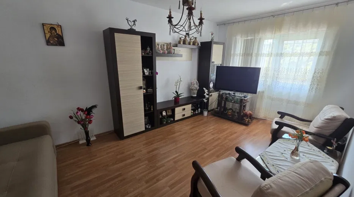 Oferta Apartament de vanzare, 3 camere, decomandat, 65 mp, Central,  Tg Cucu imagine 2