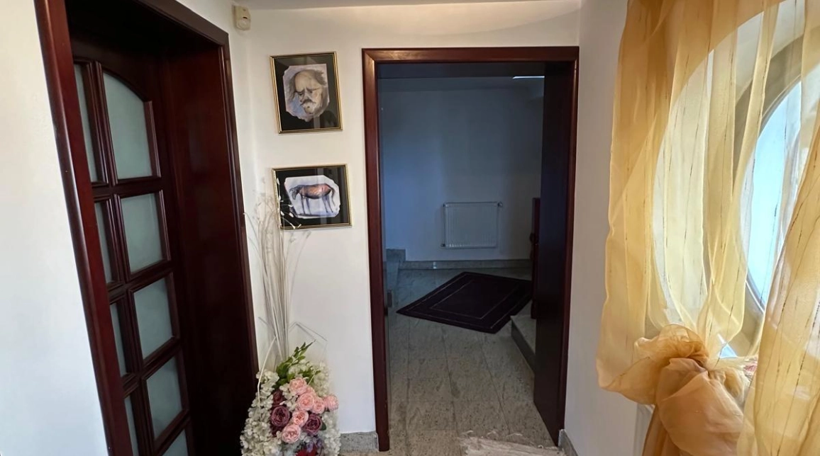 Oferta Bucium casa 280 mp, 5 camere, de vanzare,  in statia de autobuz 30 imagine 11