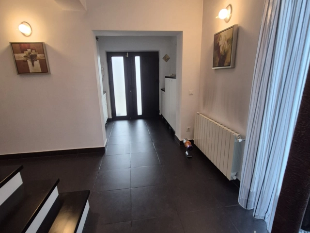Apartament 5 camere - Bucium