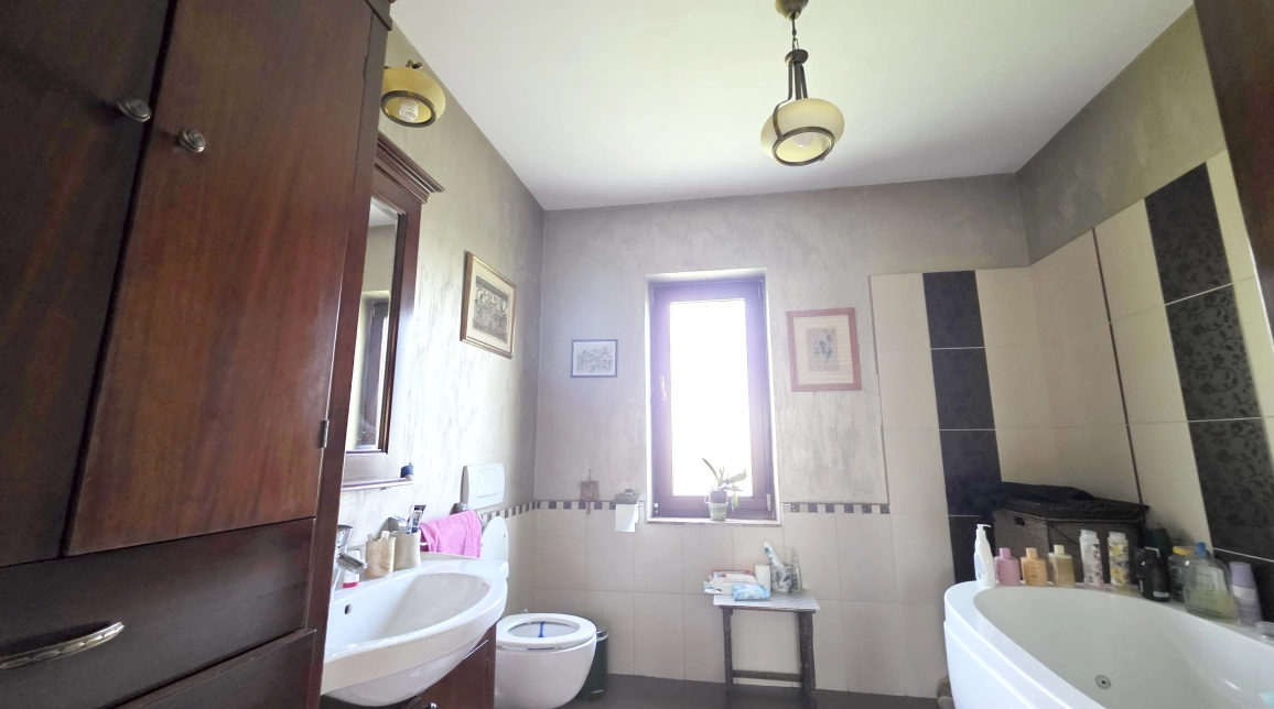 Oferta Casa de vanzare, 4 camere, 214 mp, Bucium,  la soseaua principala, Spital Clunet imagine 7