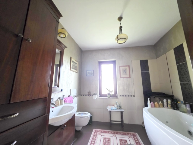 Apartament 4 camere - Bucium
