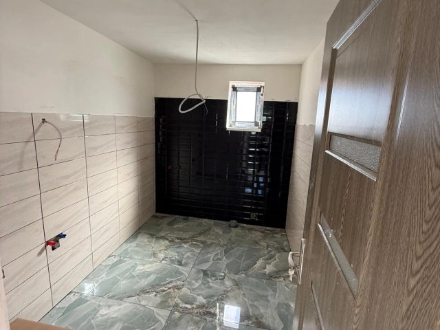 Apartament 4 camere - Tomesti