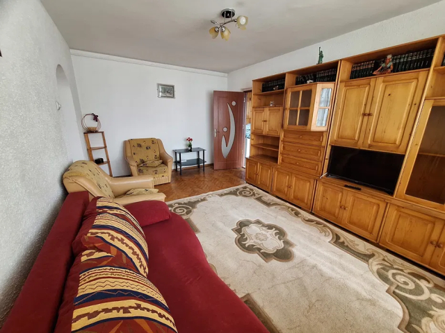 Apartament de inchiriat, 2 camere,  semidecomandat,  50 mp, Central,   163050